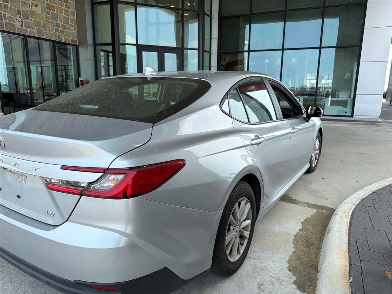 Toyota Camry Hybrid XLE 2025