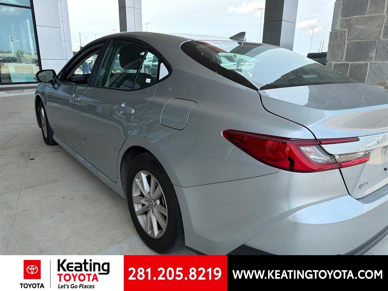 Toyota Camry Hybrid XLE 2025