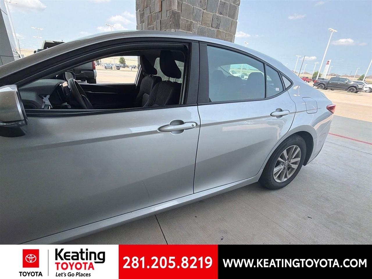 Toyota Camry Hybrid XLE 2025