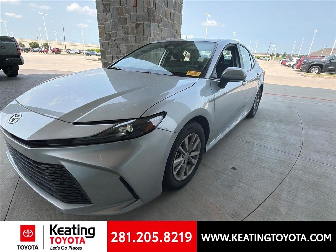 Toyota Camry Hybrid XLE 2025