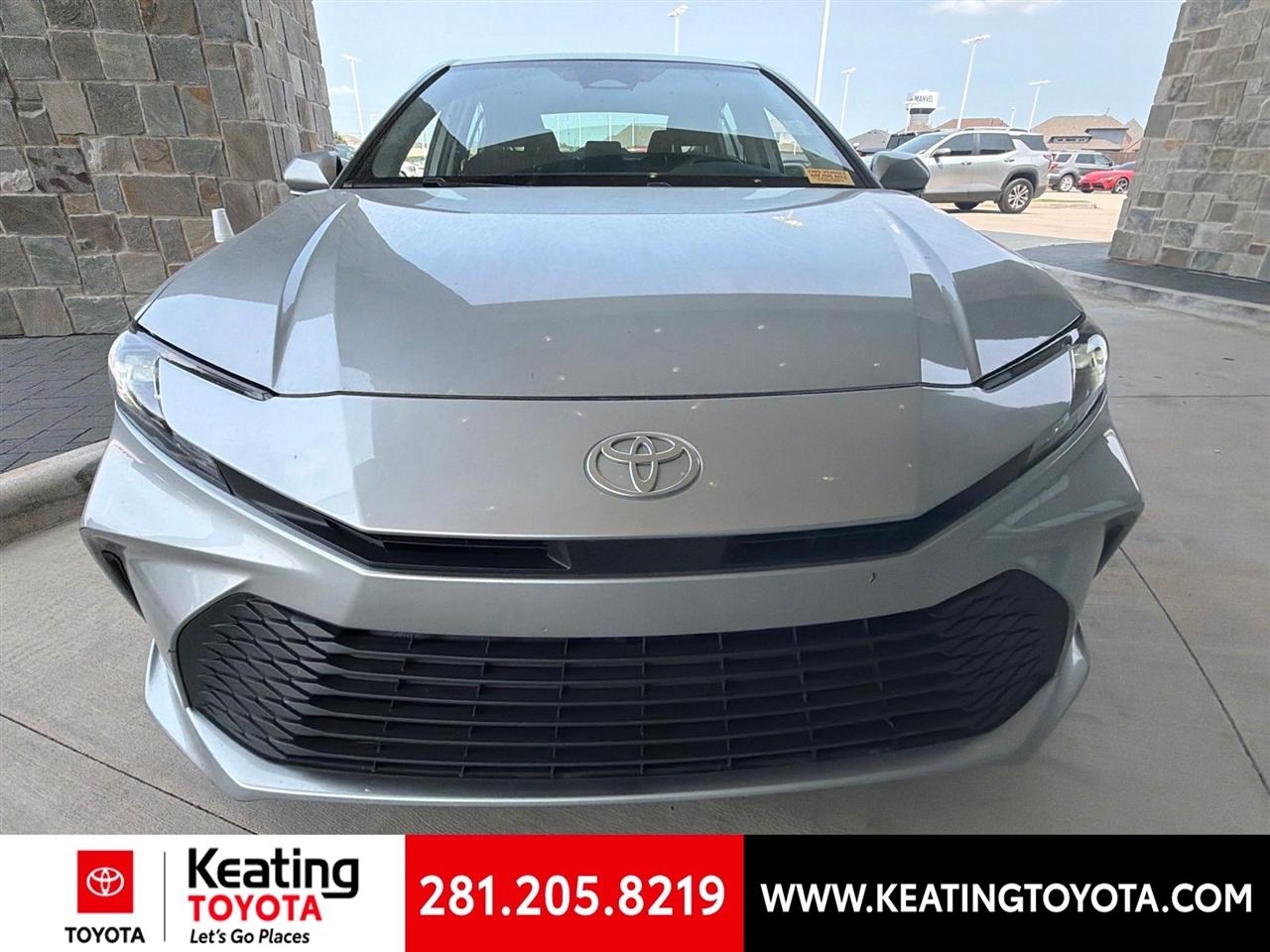 Toyota Camry Hybrid XLE 2025