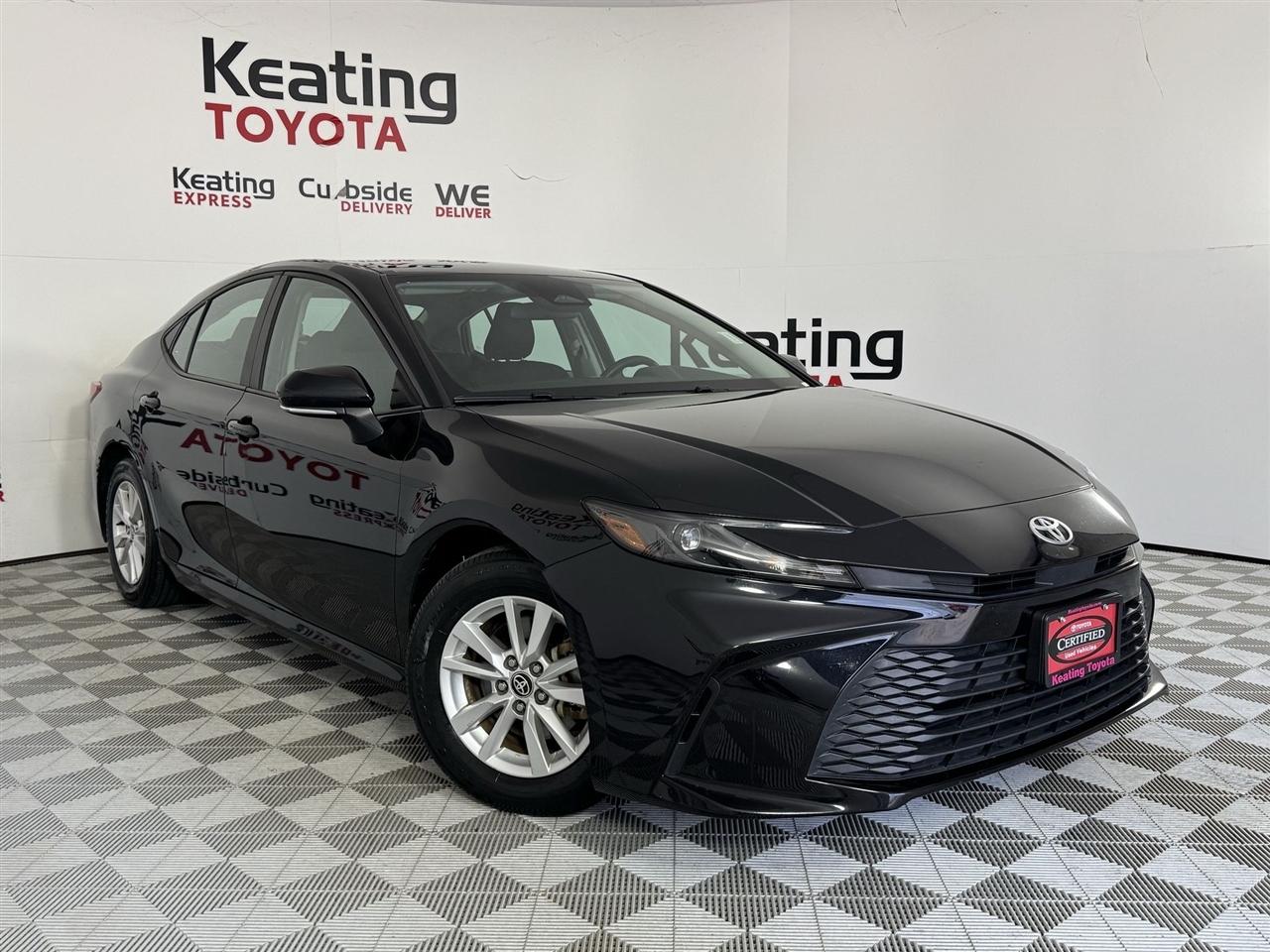 Toyota Camry Hybrid XLE 2025