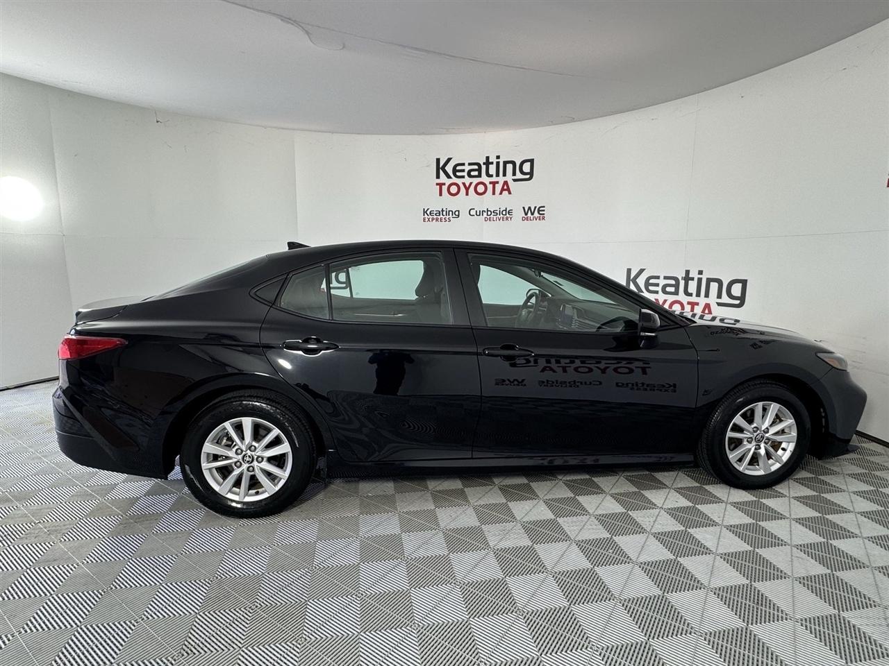 Toyota Camry Hybrid XLE 2025