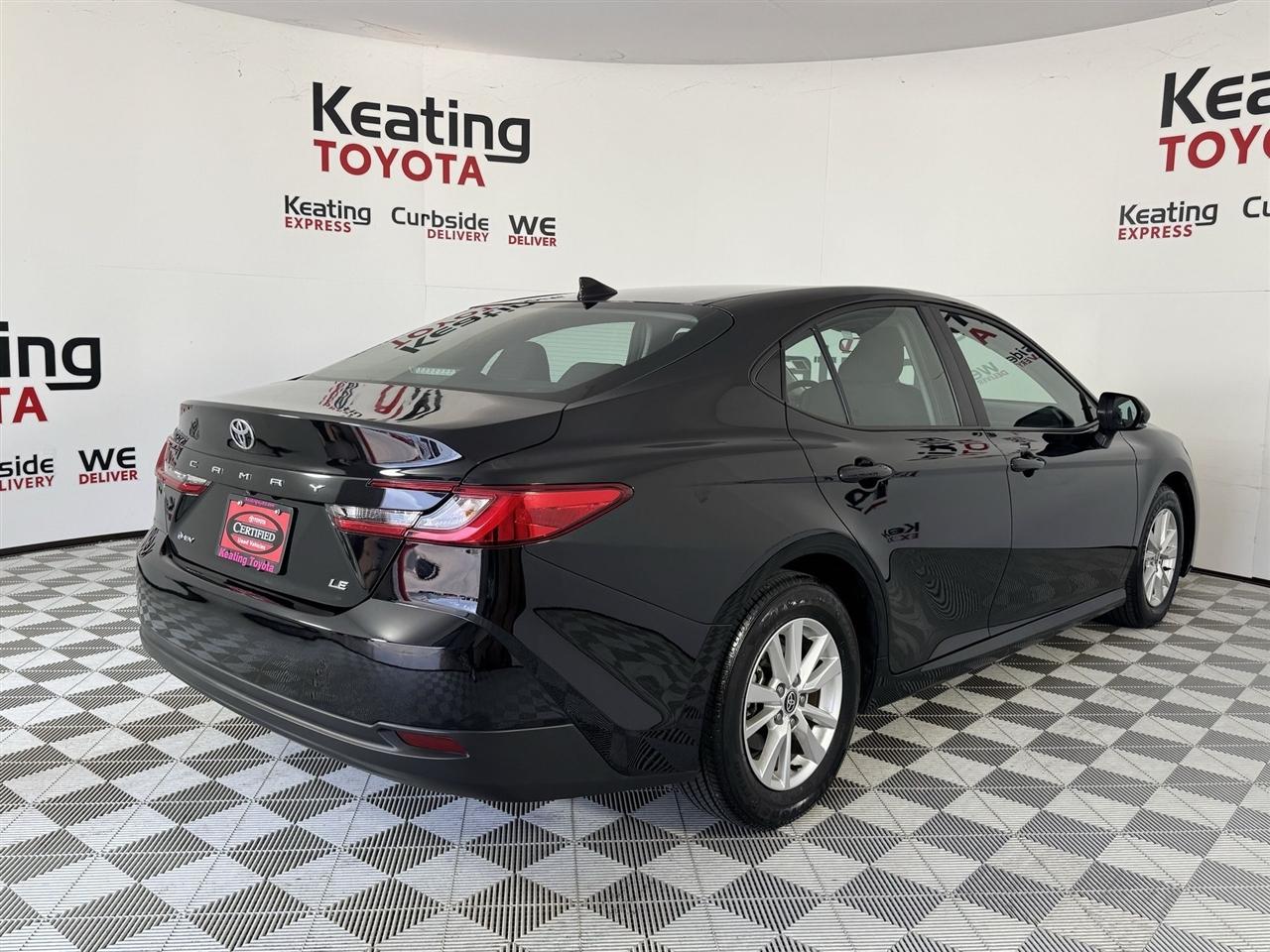 Toyota Camry Hybrid XLE 2025