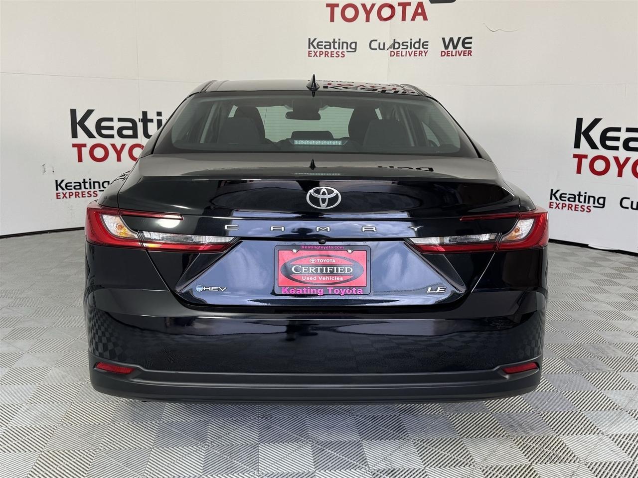 Toyota Camry Hybrid XLE 2025