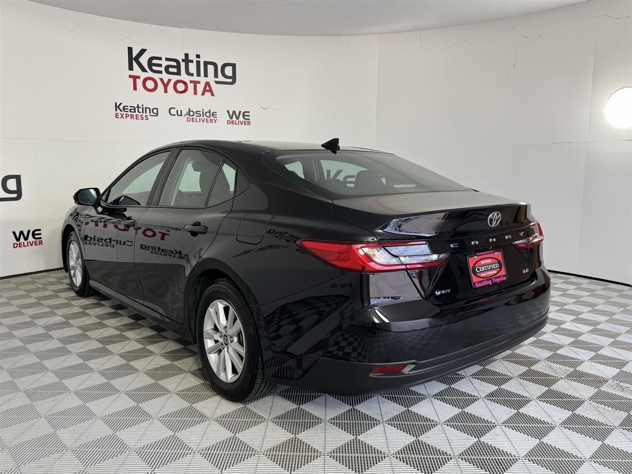 Toyota Camry Hybrid XLE 2025