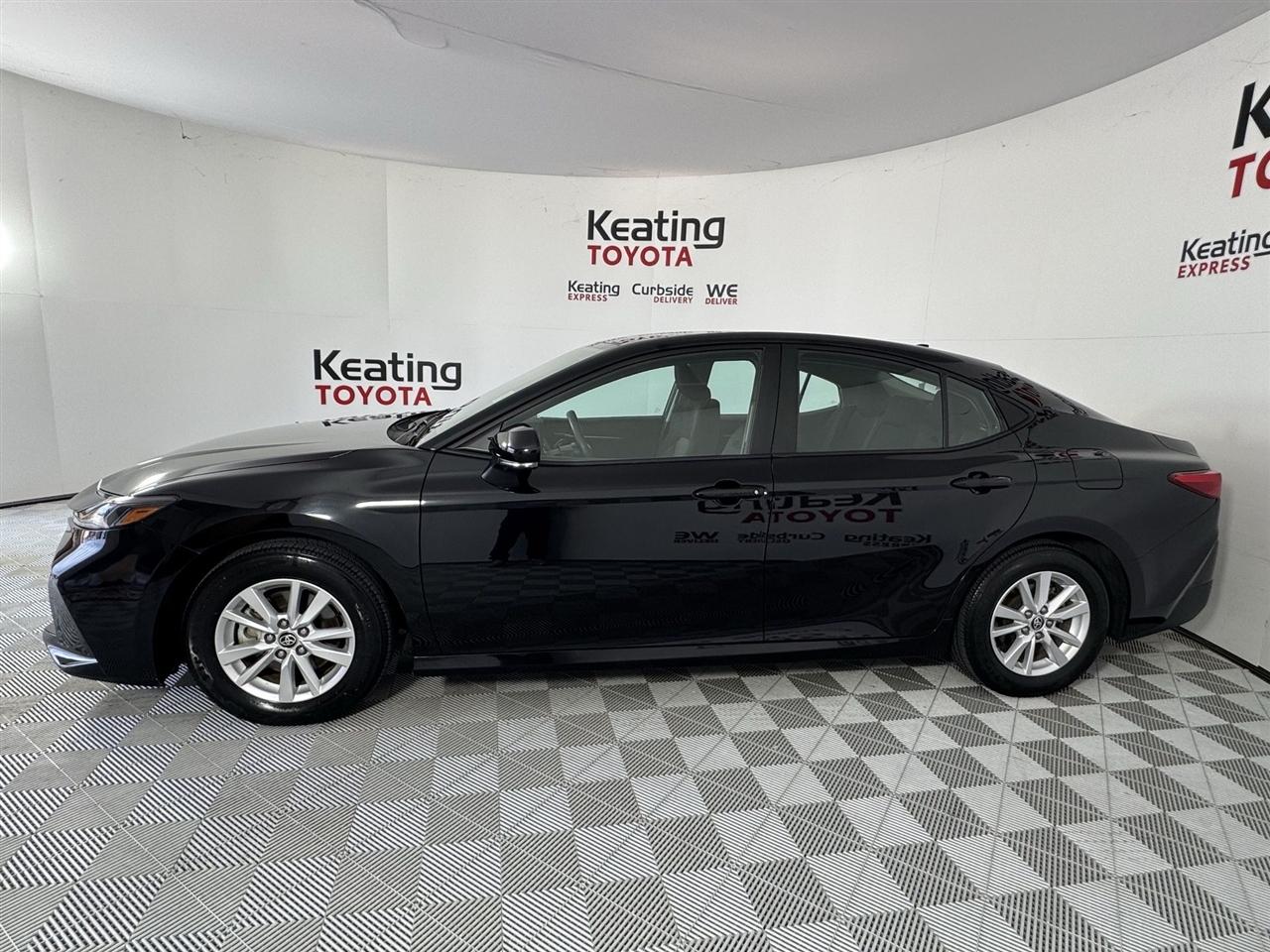 Toyota Camry Hybrid XLE 2025