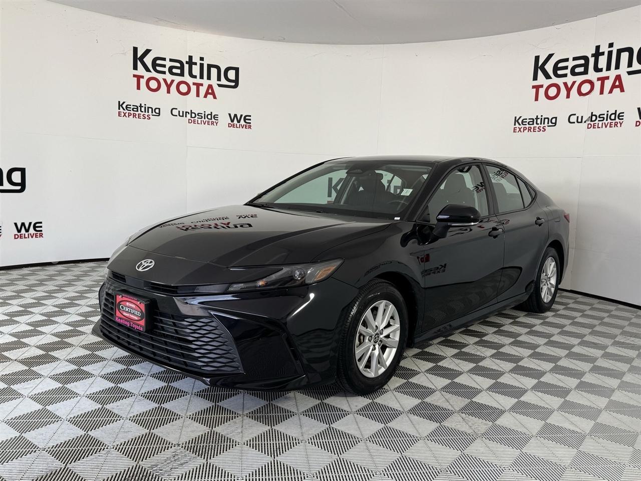 Toyota Camry Hybrid XLE 2025