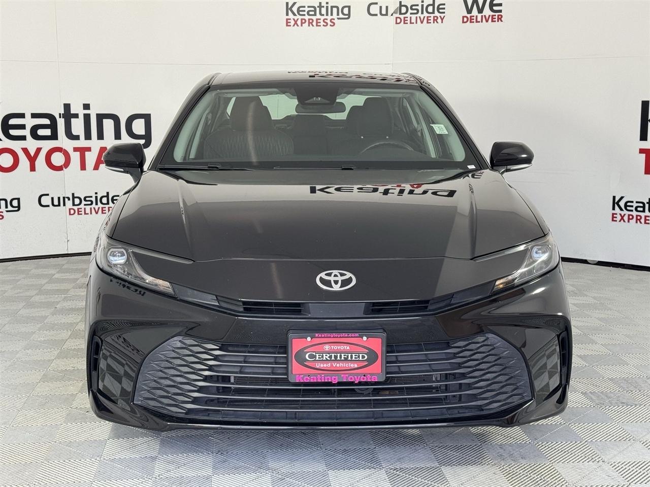 Toyota Camry Hybrid XLE 2025
