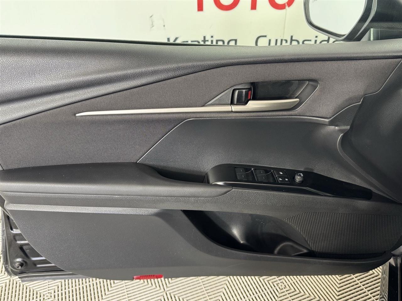 Toyota Camry Hybrid XLE 2025