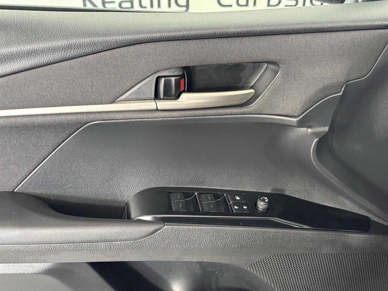 Toyota Camry Hybrid XLE 2025