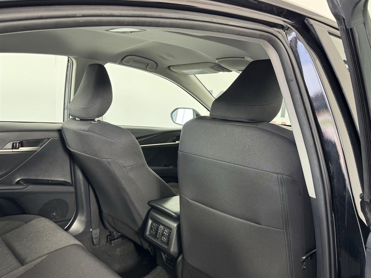 Toyota Camry Hybrid XLE 2025
