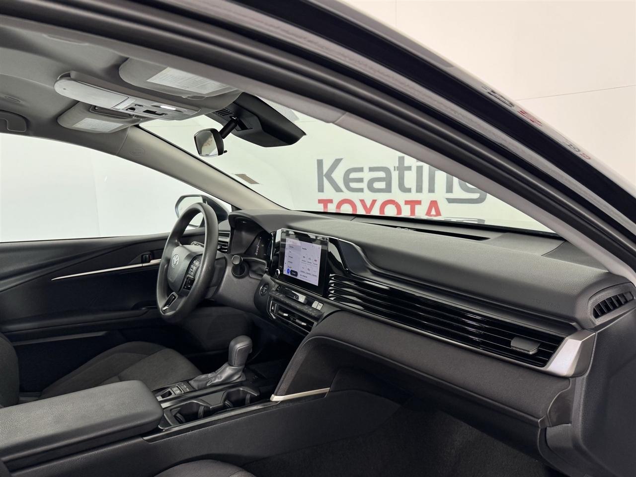 Toyota Camry Hybrid XLE 2025