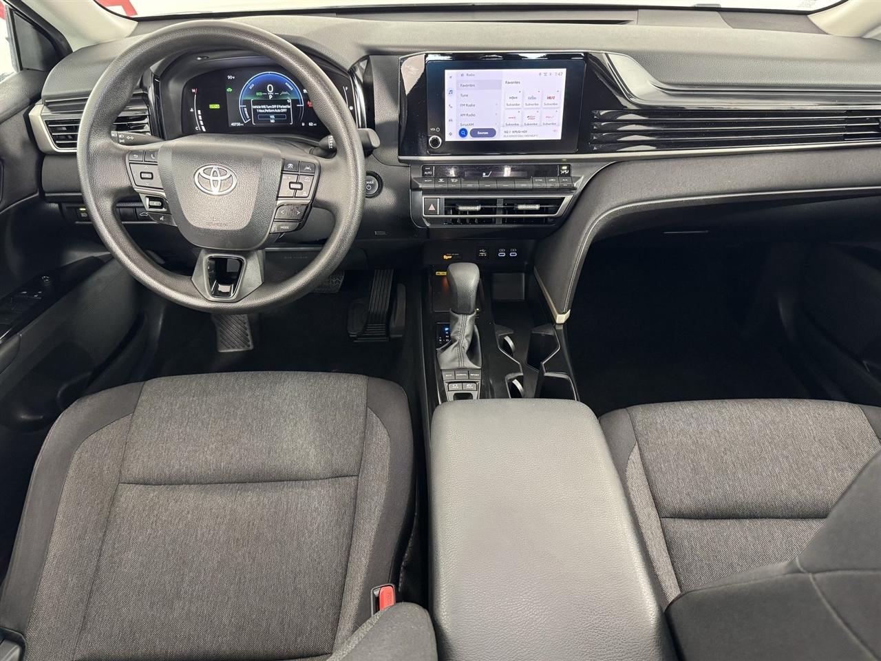 Toyota Camry Hybrid XLE 2025