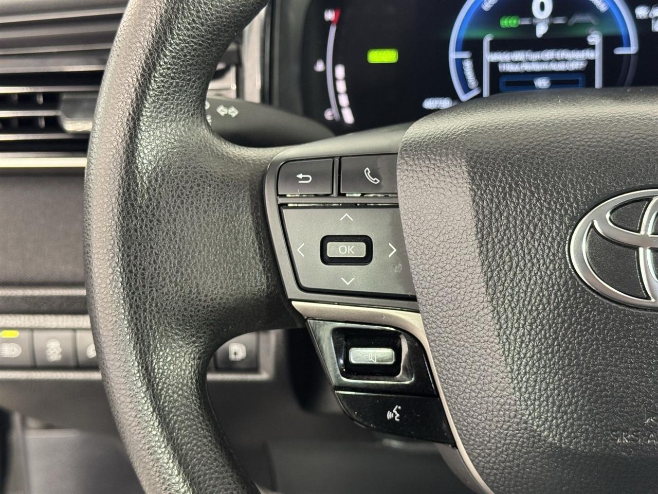 Toyota Camry Hybrid XLE 2025