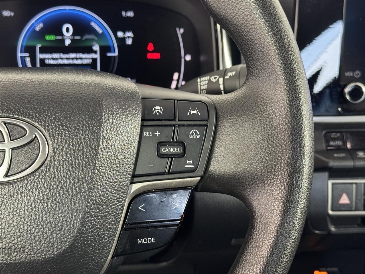 Toyota Camry Hybrid XLE 2025