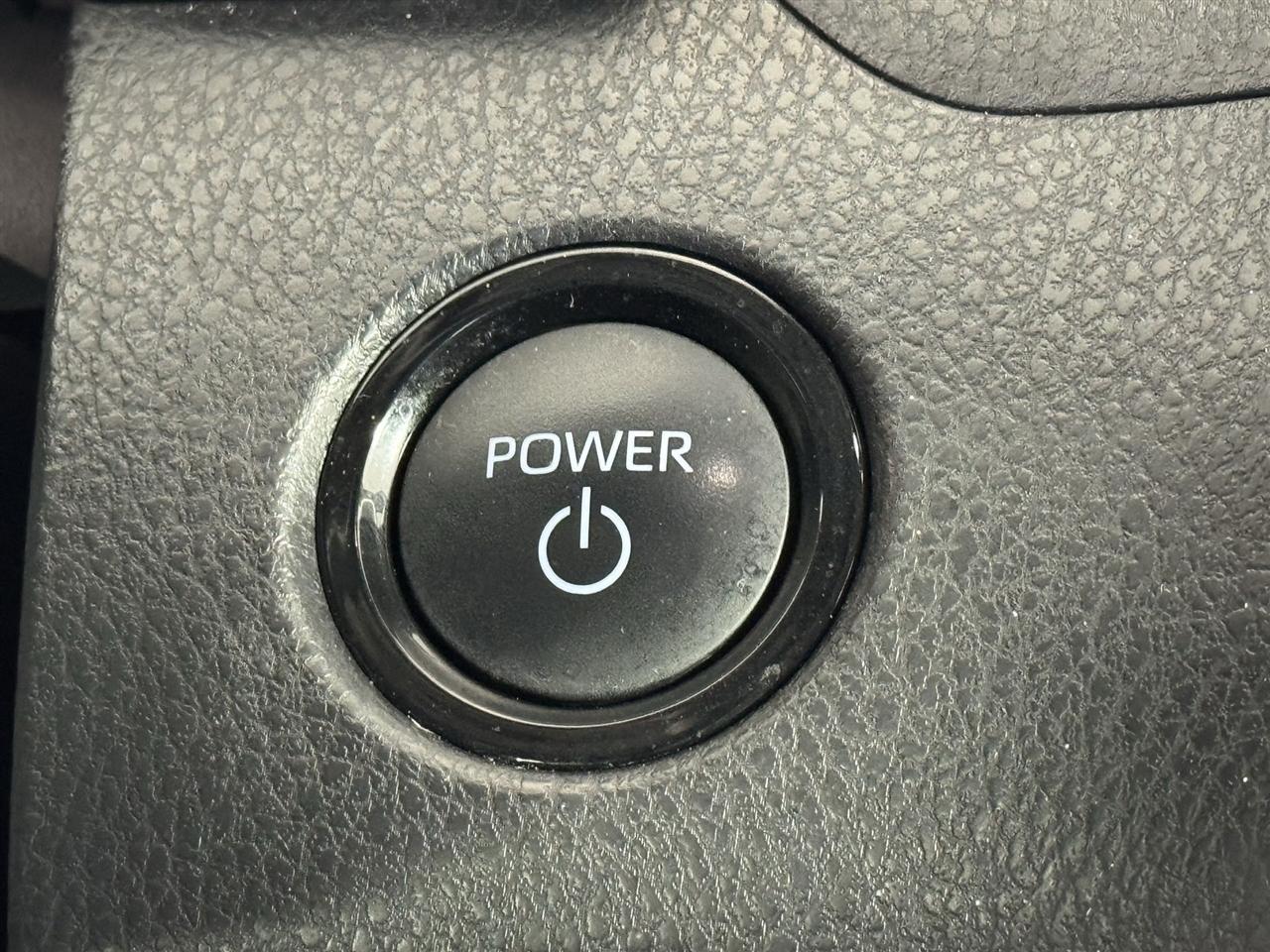 Toyota Camry Hybrid XLE 2025