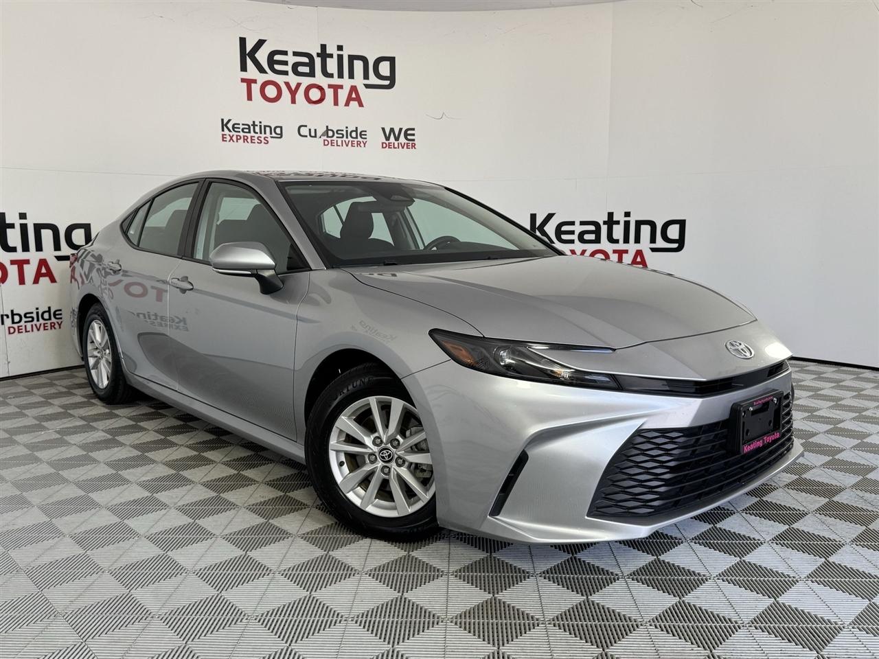 Toyota Camry Hybrid XLE 2025