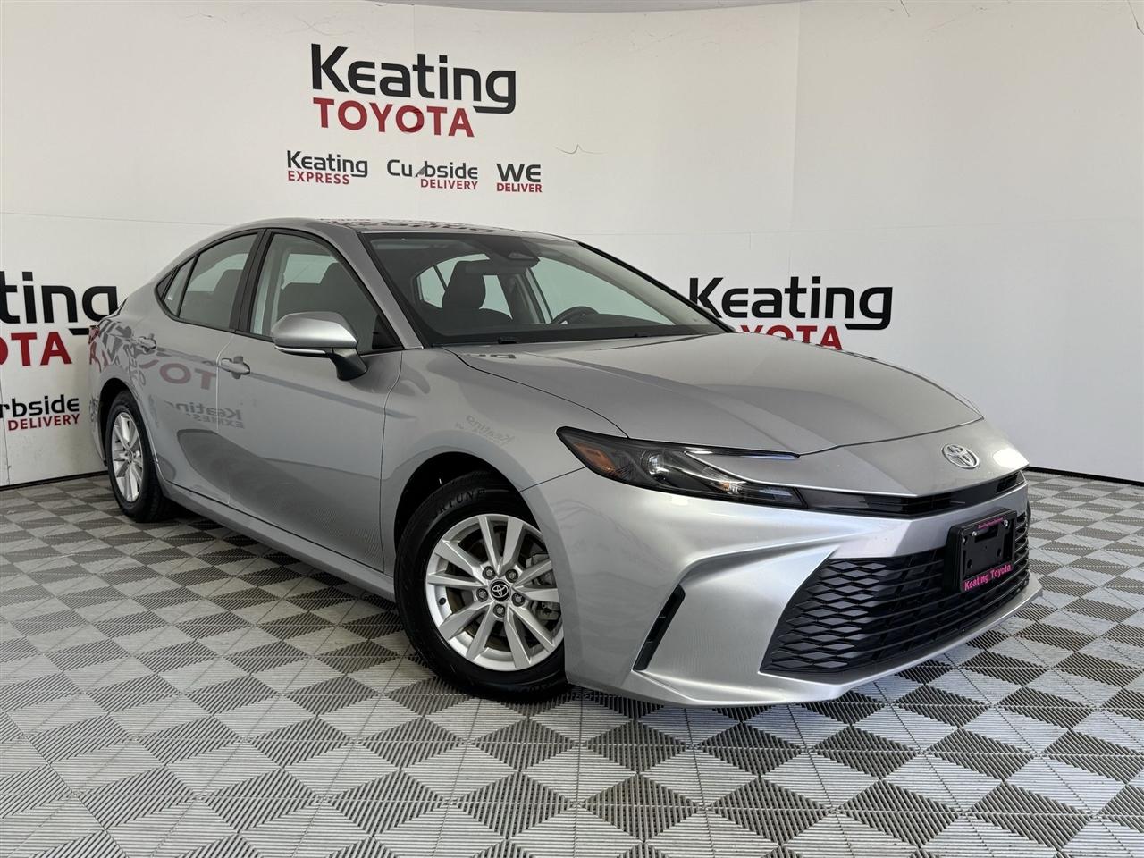 Toyota Camry Hybrid XLE 2025