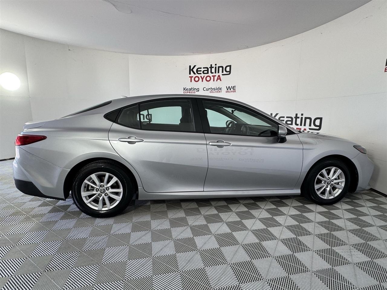 Toyota Camry Hybrid XLE 2025