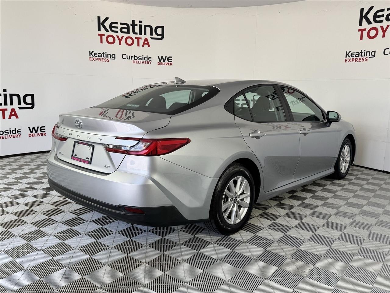 Toyota Camry Hybrid XLE 2025