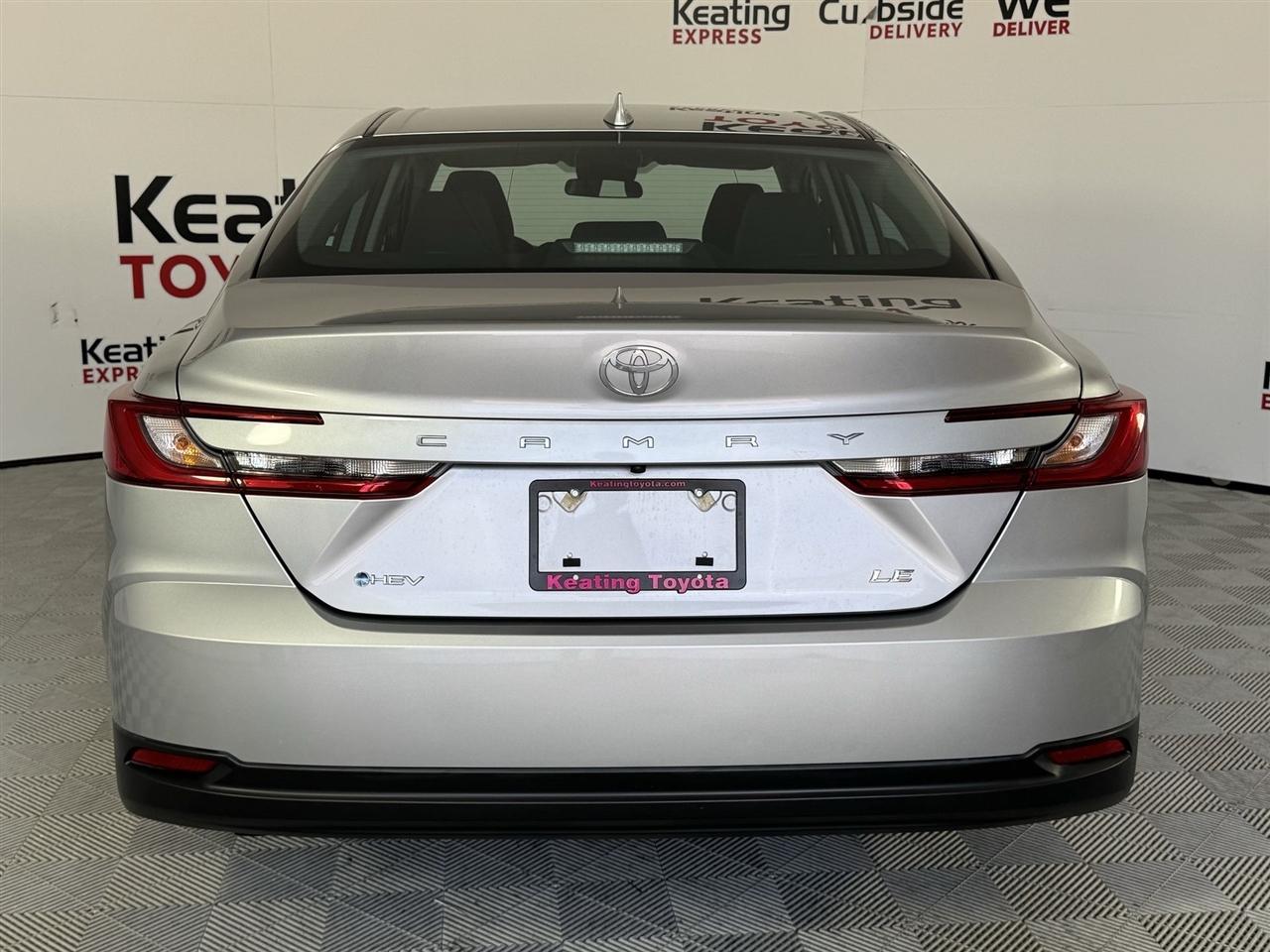 Toyota Camry Hybrid XLE 2025