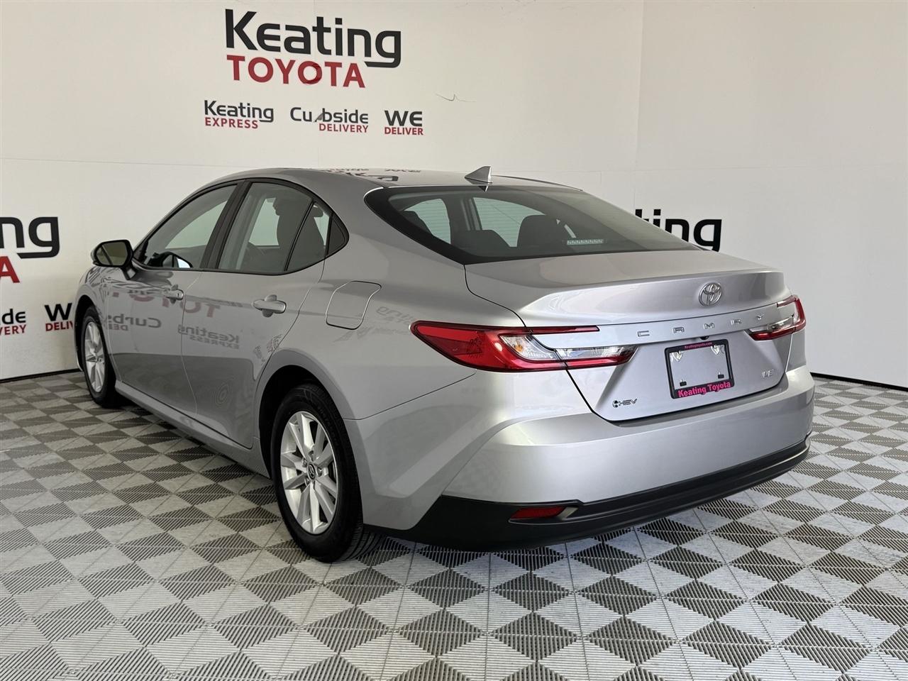 Toyota Camry Hybrid XLE 2025