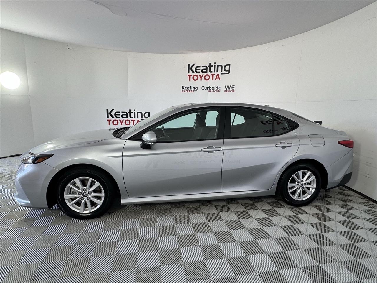 Toyota Camry Hybrid XLE 2025