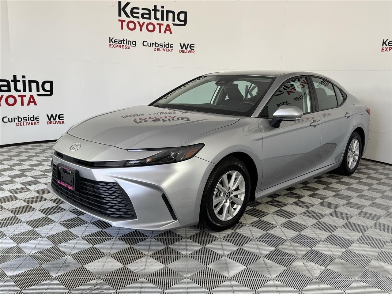 Toyota Camry Hybrid XLE 2025