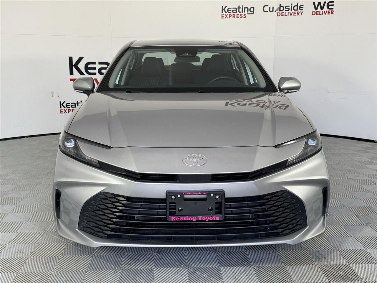 Toyota Camry Hybrid XLE 2025