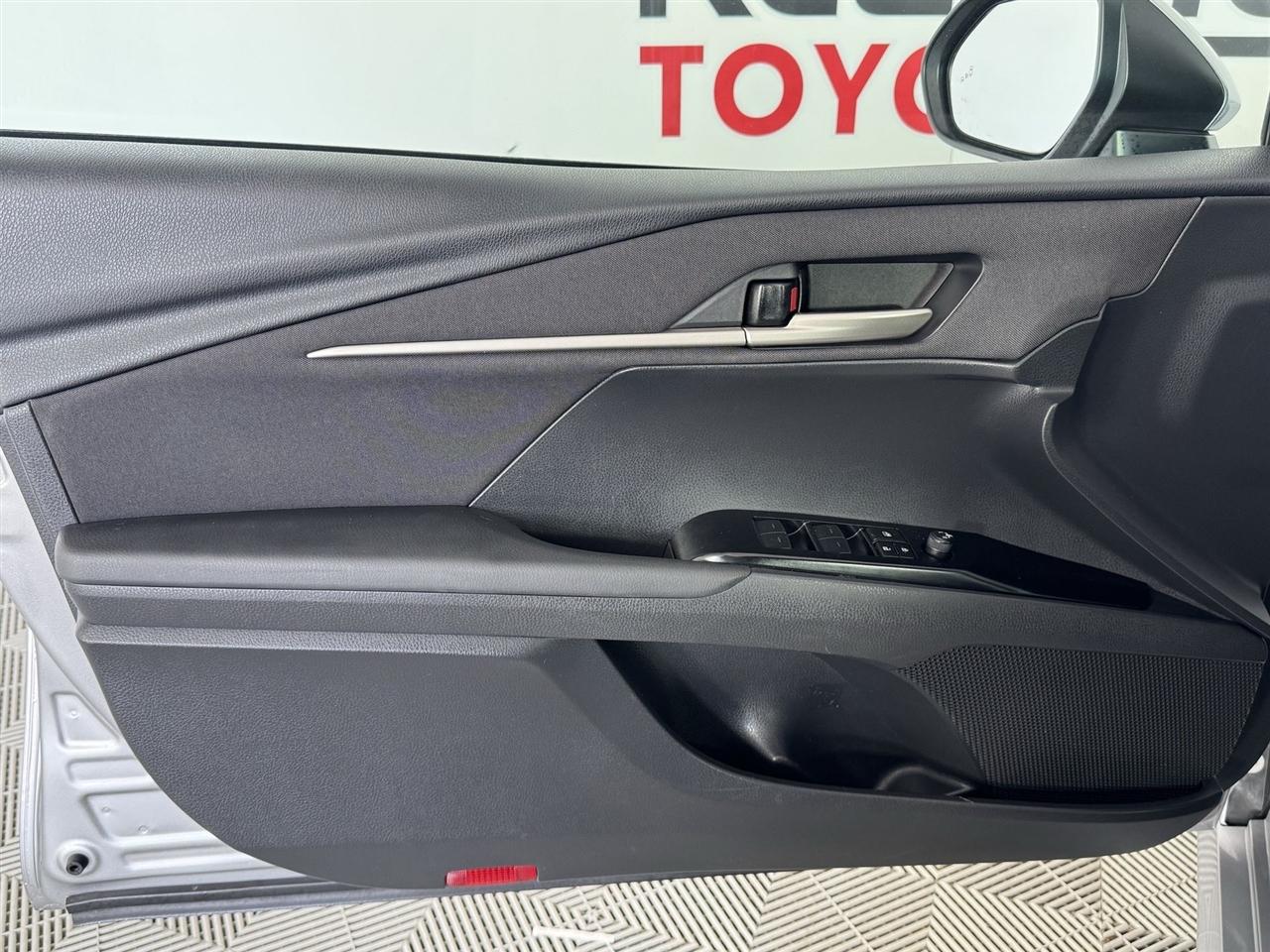 Toyota Camry Hybrid XLE 2025