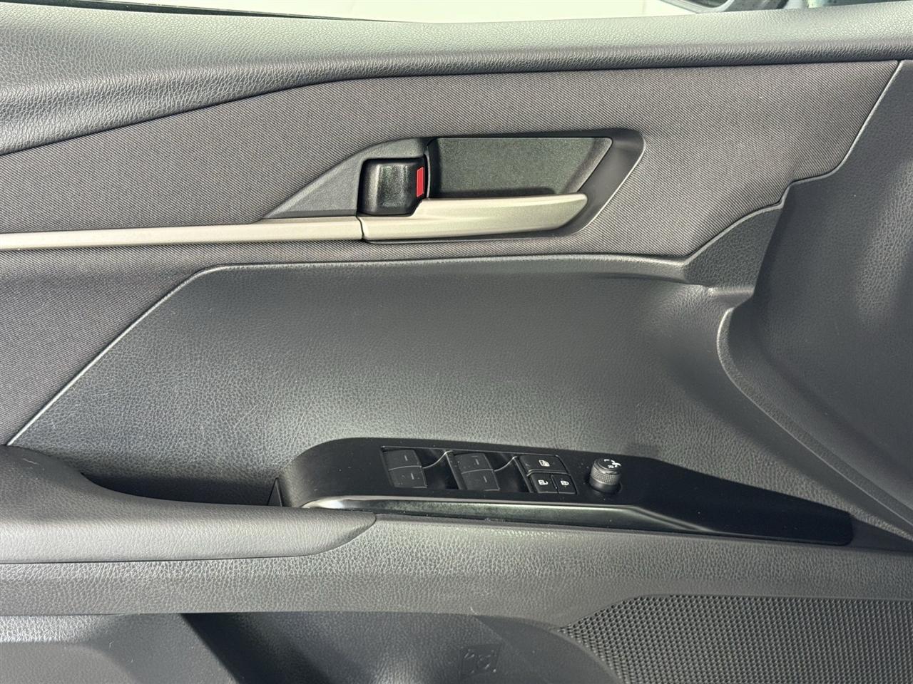 Toyota Camry Hybrid XLE 2025