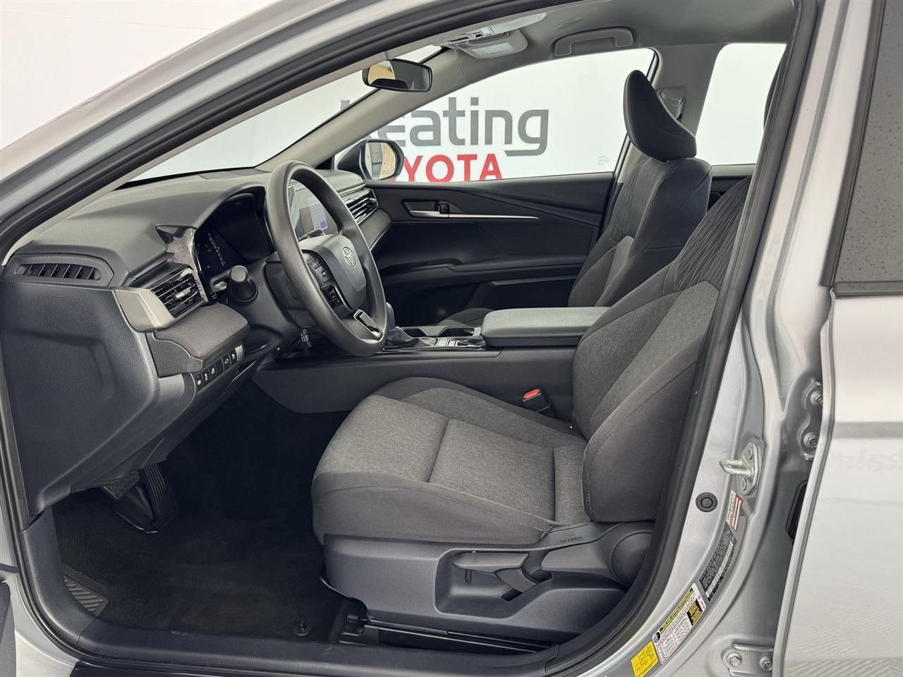 Toyota Camry Hybrid XLE 2025