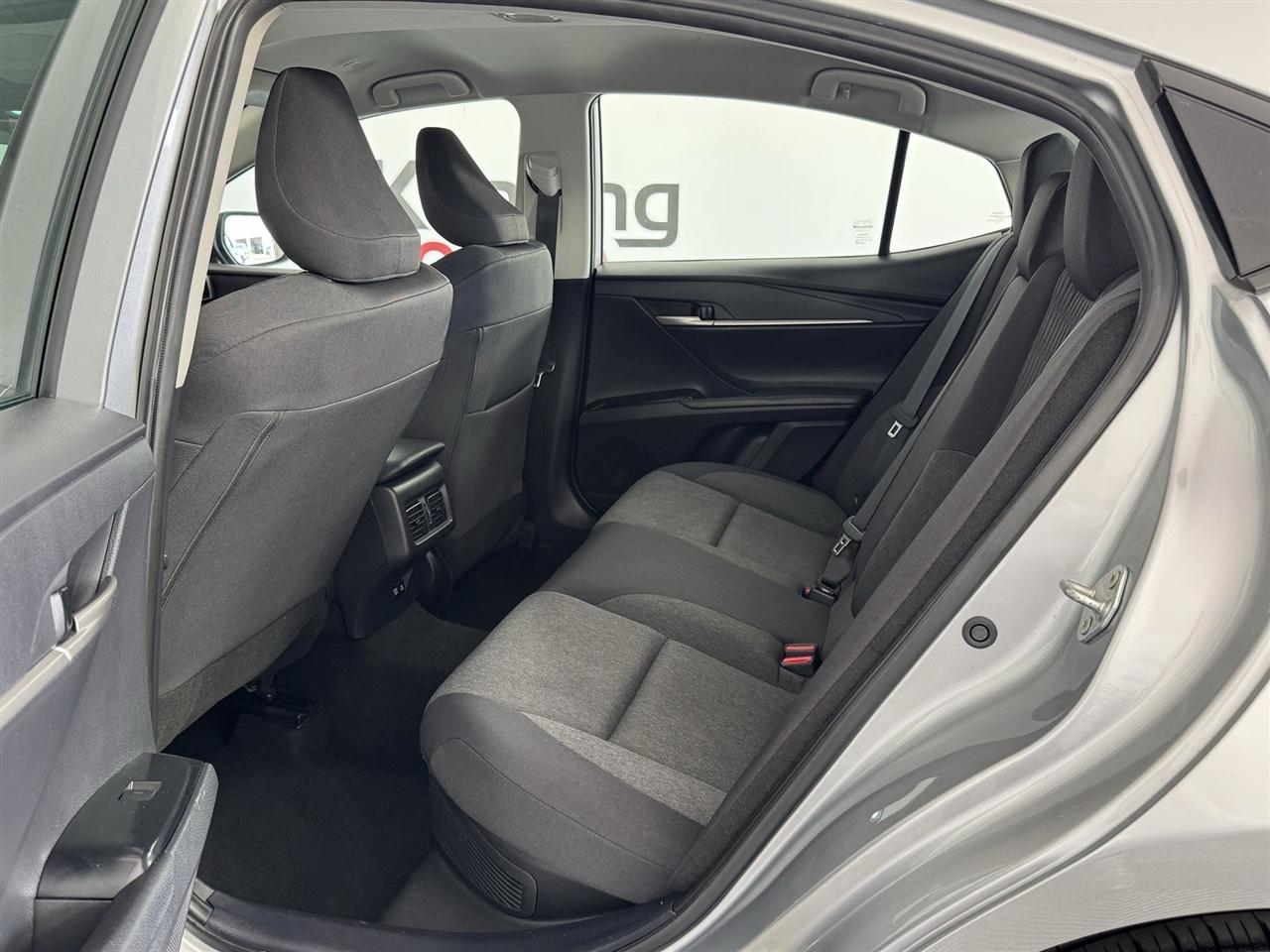 Toyota Camry Hybrid XLE 2025