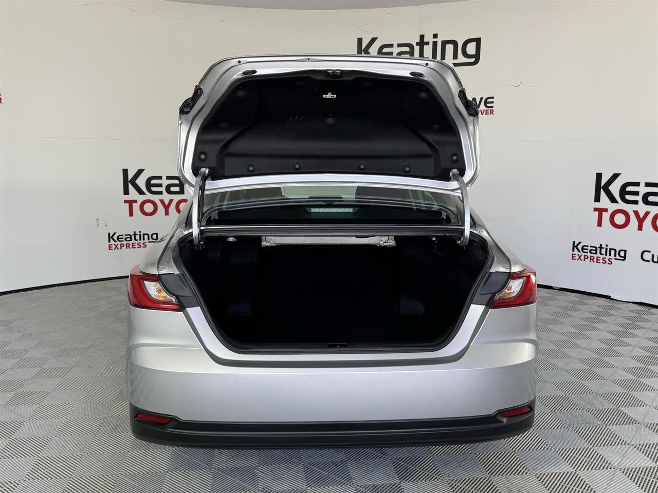 Toyota Camry Hybrid XLE 2025