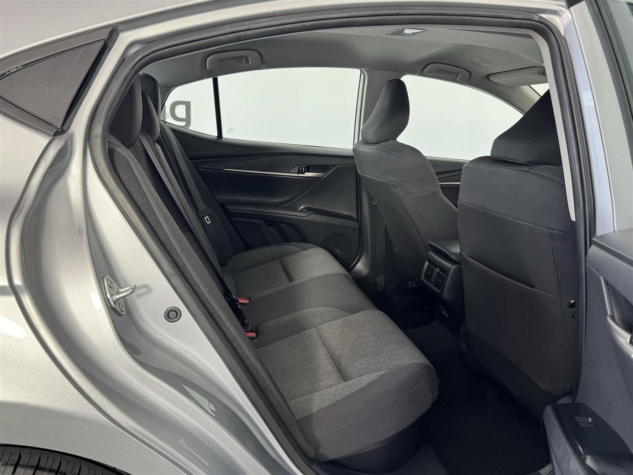 Toyota Camry Hybrid XLE 2025