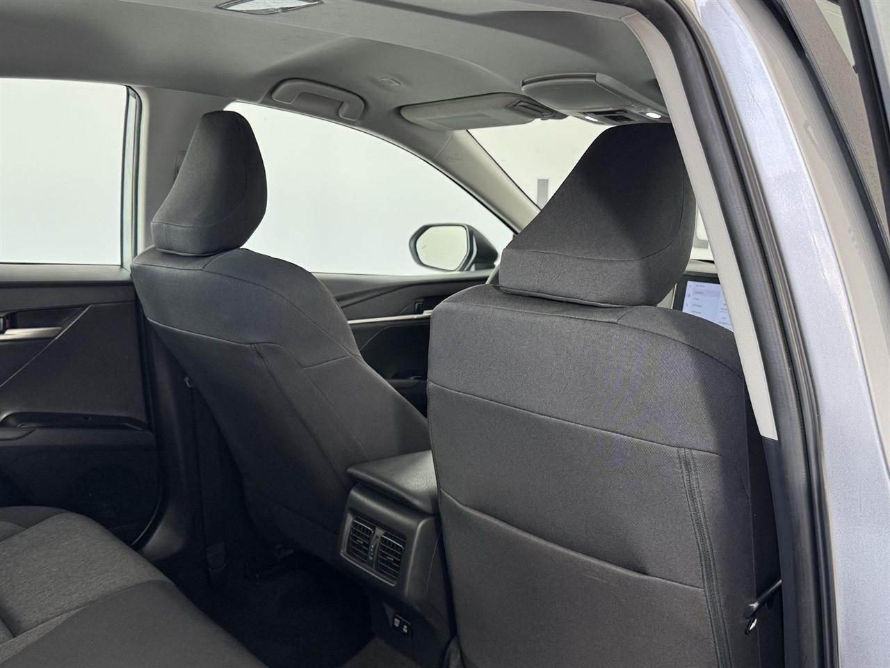 Toyota Camry Hybrid XLE 2025