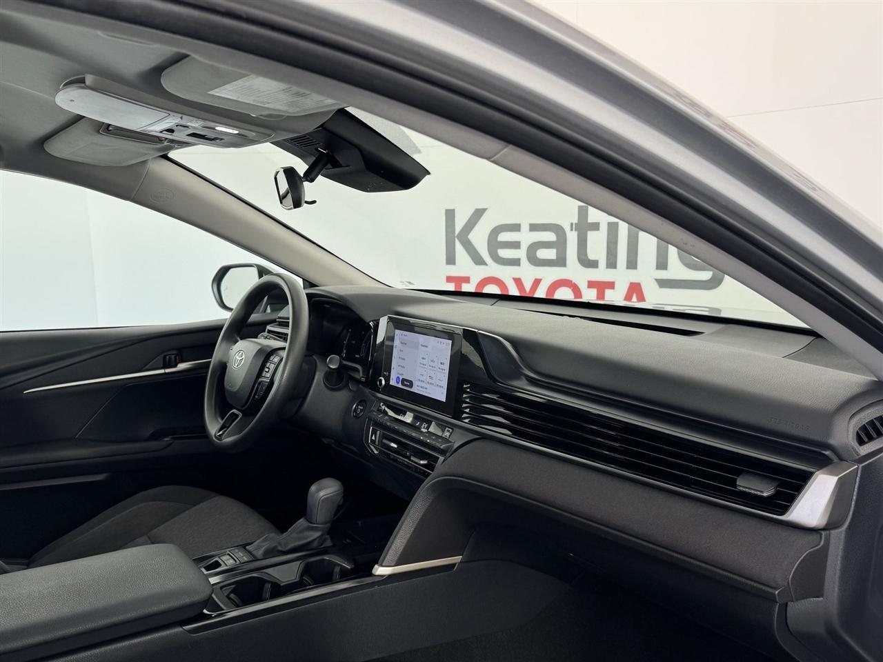 Toyota Camry Hybrid XLE 2025