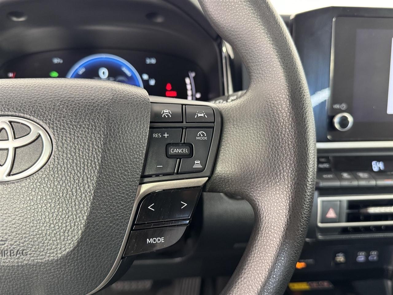 Toyota Camry Hybrid XLE 2025