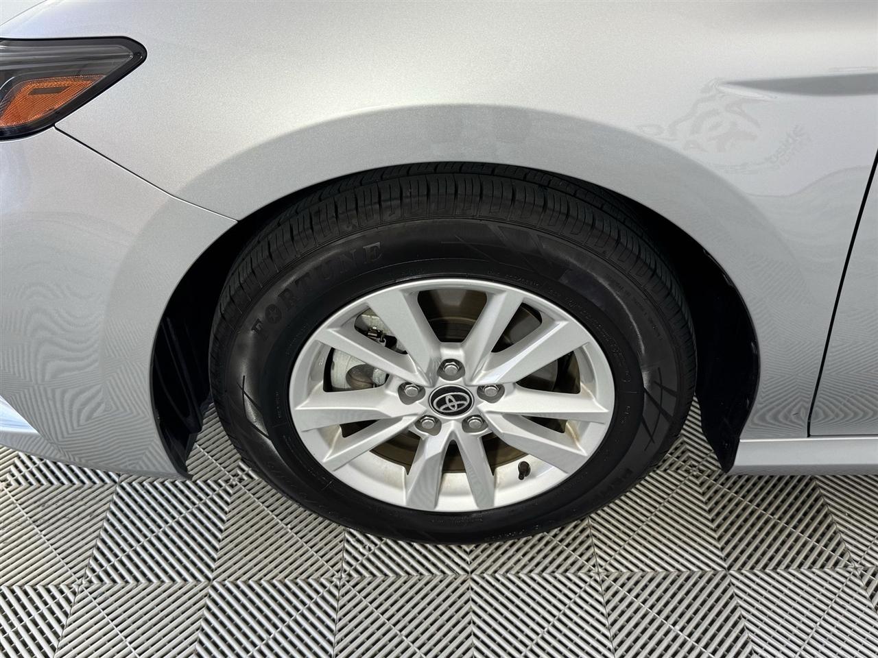 Toyota Camry Hybrid XLE 2025