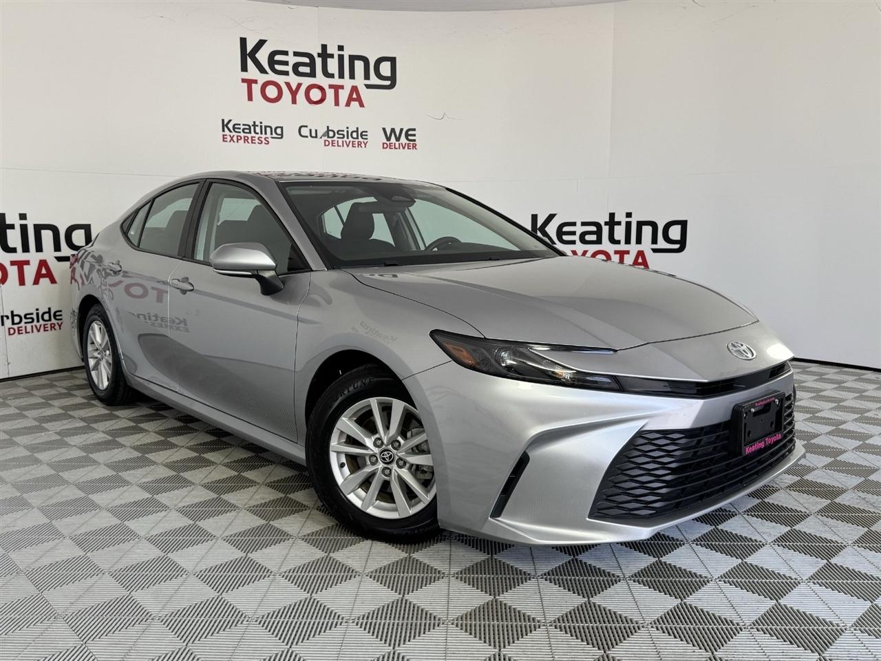 Toyota Camry Hybrid XLE 2025