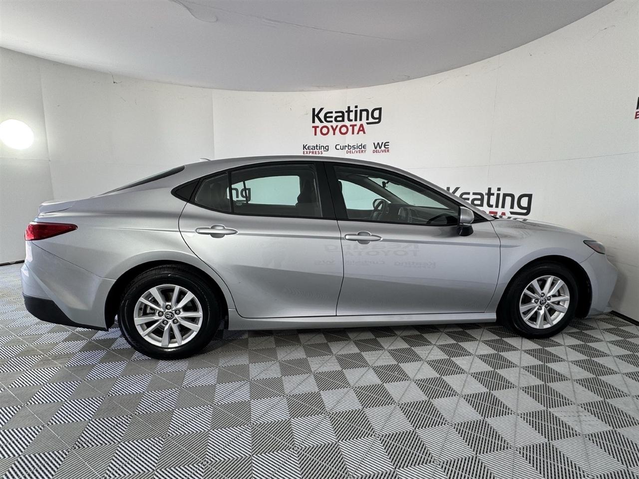 Toyota Camry Hybrid XLE 2025