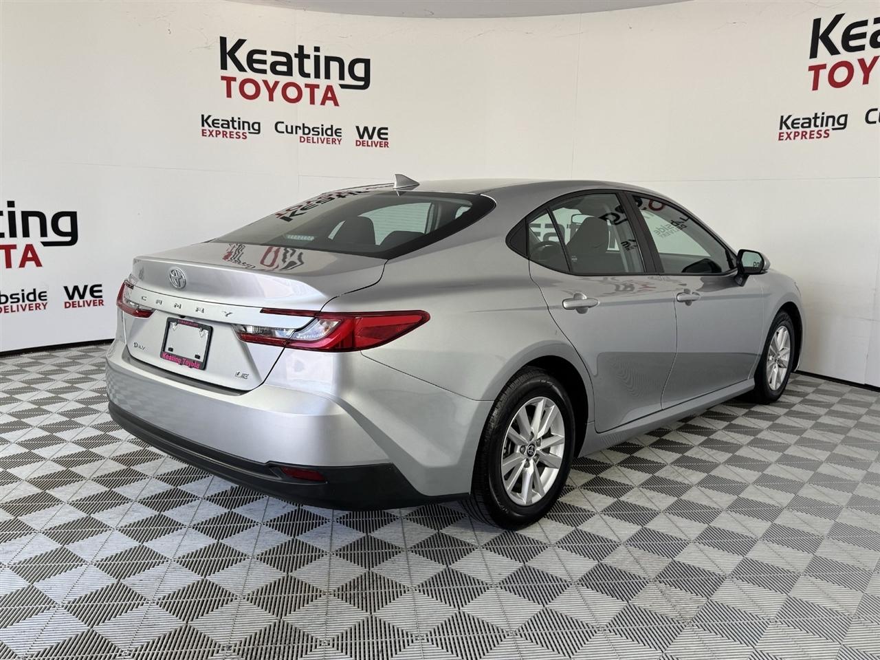 Toyota Camry Hybrid XLE 2025