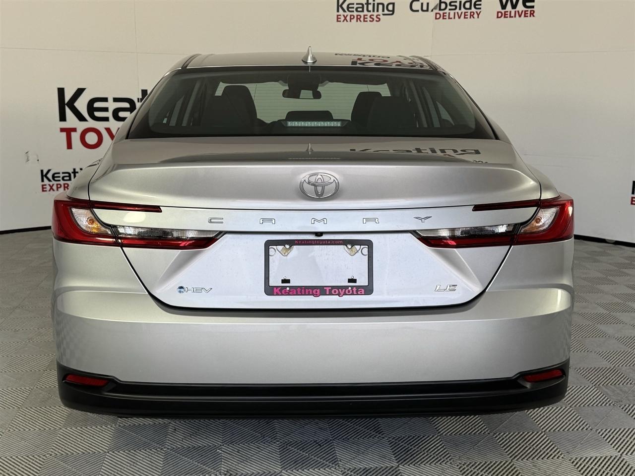 Toyota Camry Hybrid XLE 2025