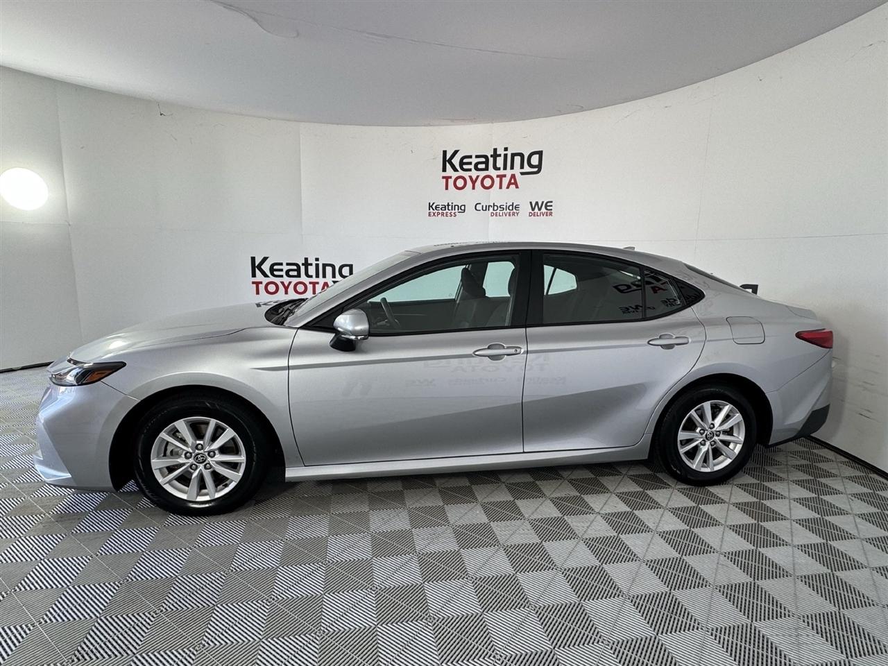 Toyota Camry Hybrid XLE 2025