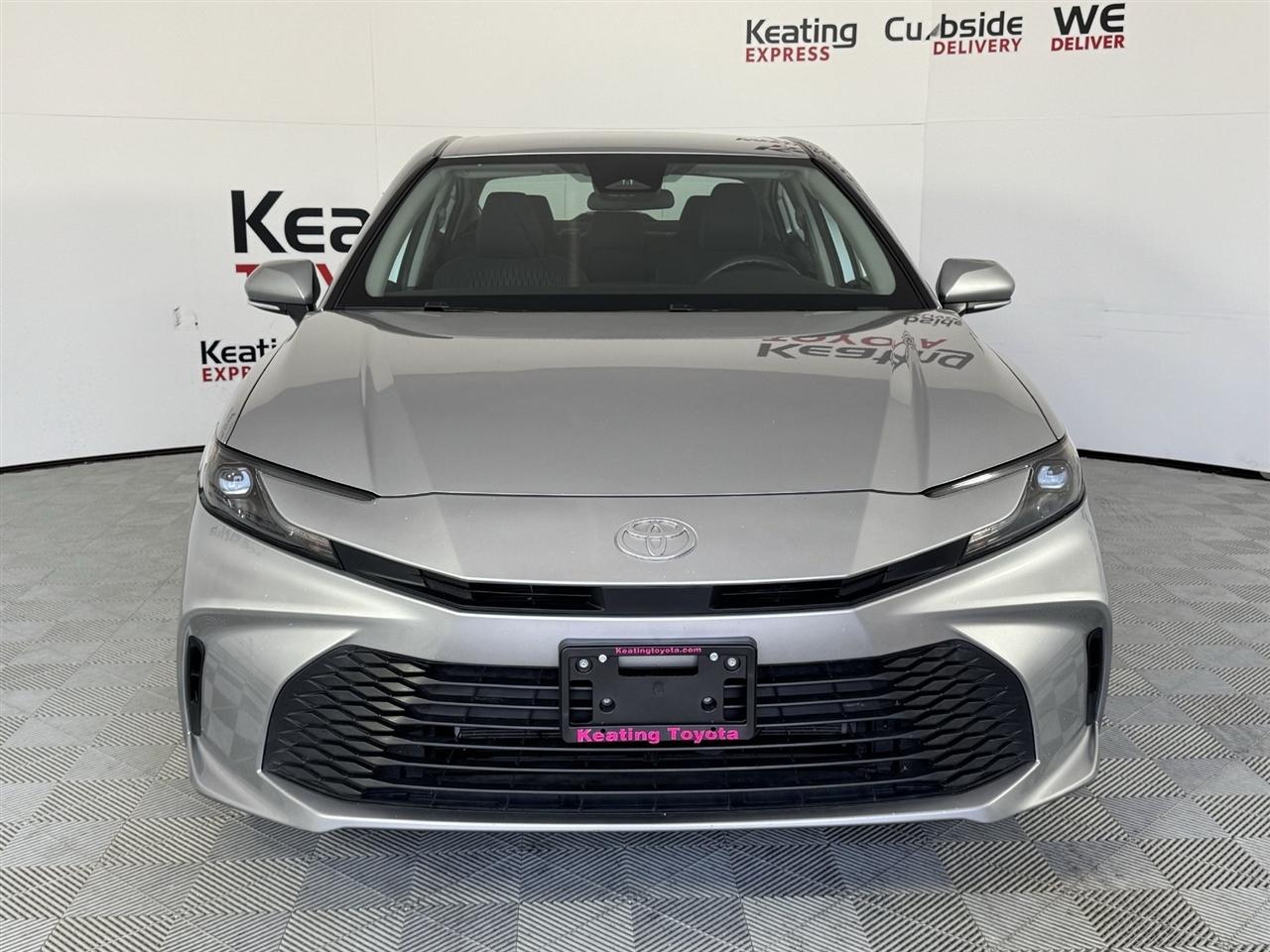 Toyota Camry Hybrid XLE 2025