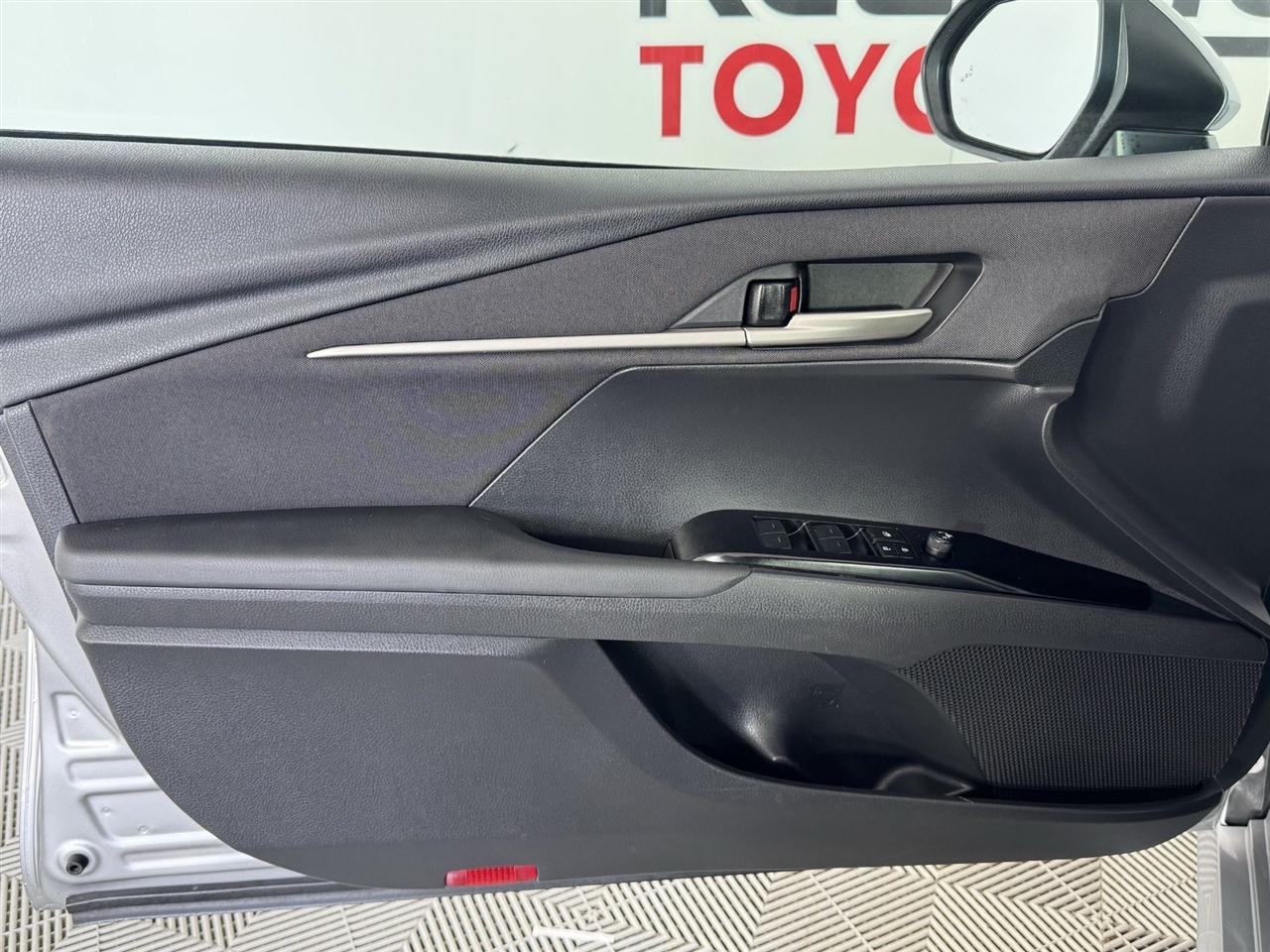 Toyota Camry Hybrid XLE 2025