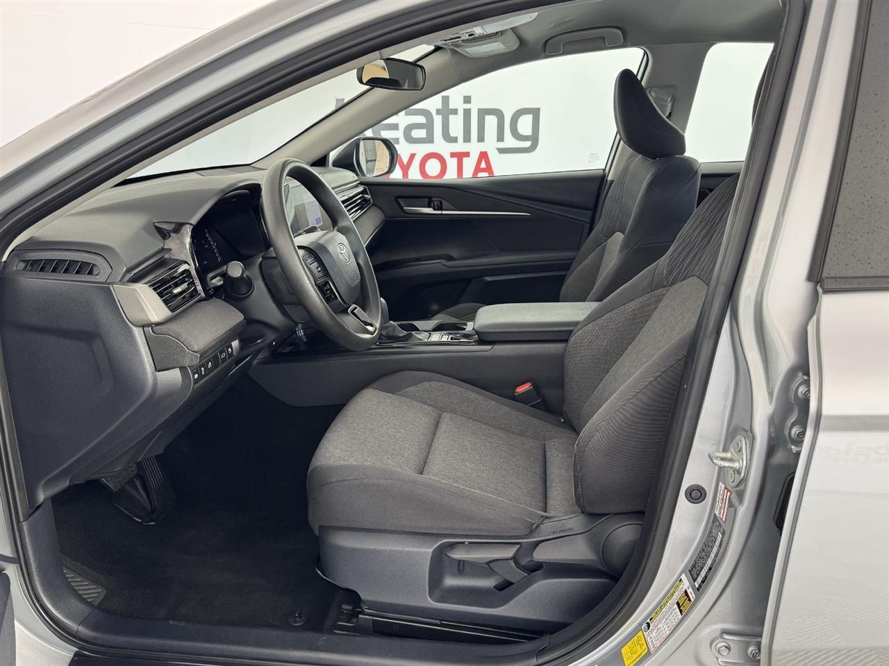 Toyota Camry Hybrid XLE 2025