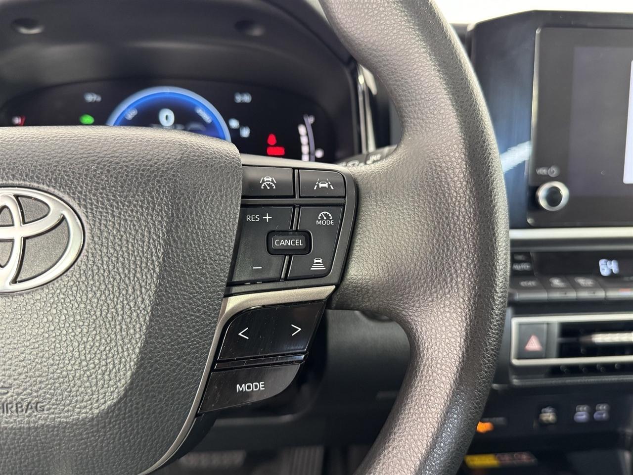 Toyota Camry Hybrid XLE 2025