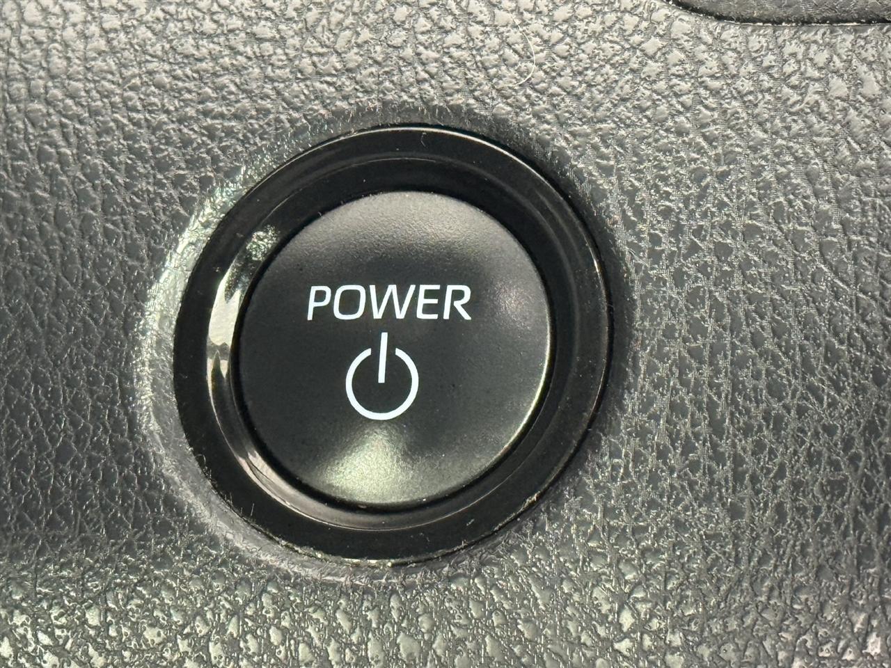 Toyota Camry Hybrid XLE 2025